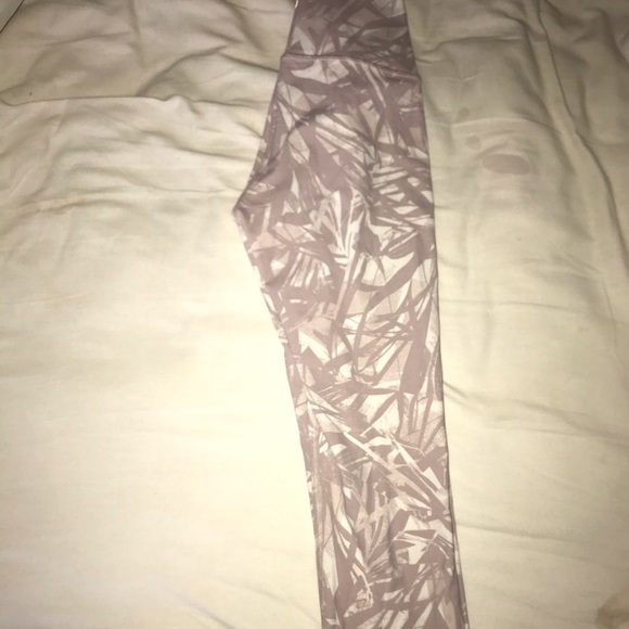 Lululemon leggings (crop) size 4 - Picture 2 of 3